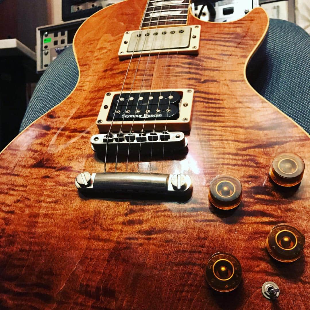 安野勇太のインスタグラム：「Beyond The Reach TOUR FINALとSOULS再現ライブ。来てくれたみんなも仲間たちも本当にありがとう。今日も歌がうたえて幸せでした。今日はSOULSとゆうことで久方ぶりにレスポール引っ張り出して弾きましたが音良かった！ #HAWAIIAN6 #HW6_BTR #espguitars」