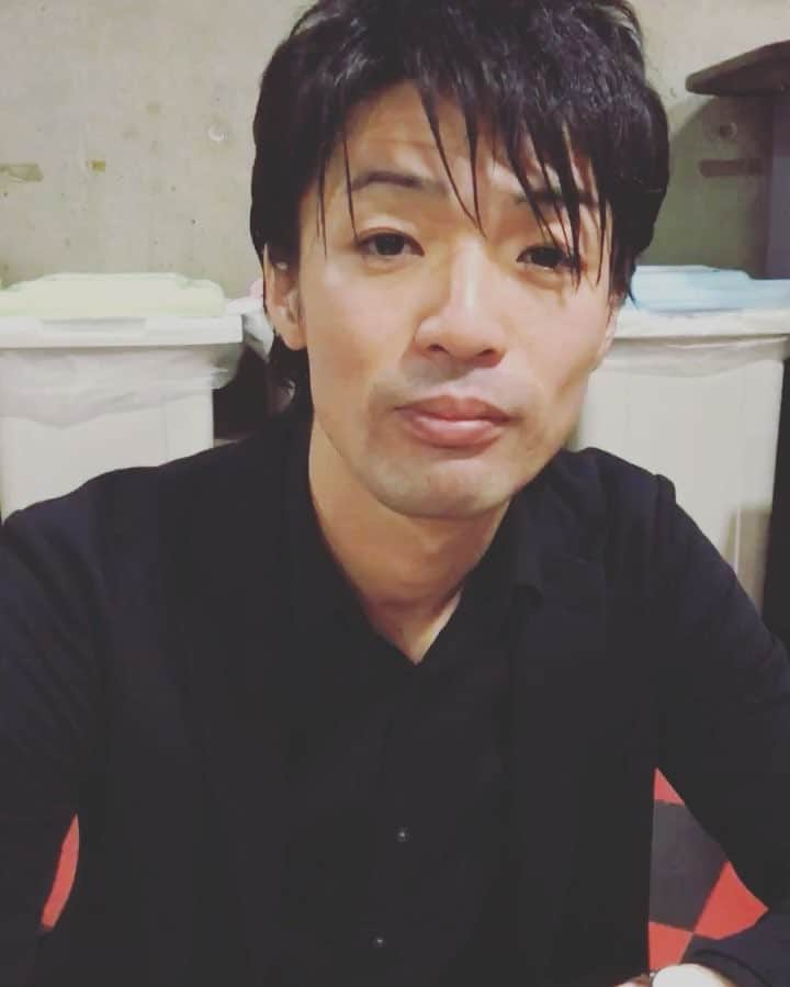 藤本友美のインスタグラム：「. 皆様 この度辻井君が 「春」のスタートを宣言致しました。 . 薄着で街に繰り出しましょう。 . #アイロンヘッド #春 #宣言 #発表」