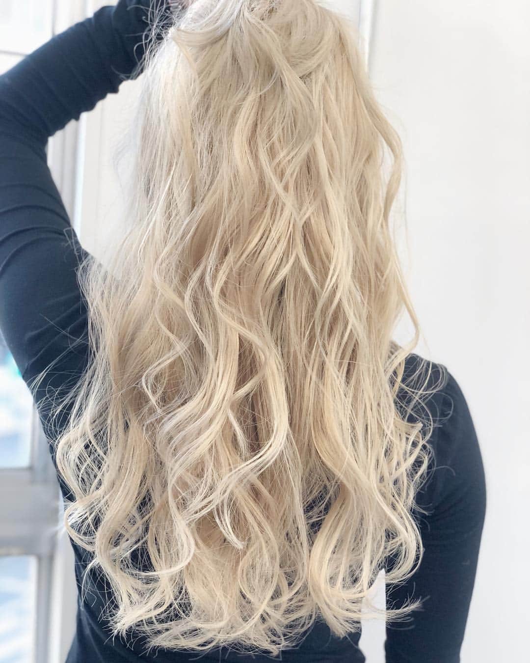 のインスタグラム：「High blond  BLEACH2回以上必須 ★★★ 【PRICE】 cut+color+炭酸スパ ¥8640〜 . cut+color+3STEP treatment +炭酸スパ ¥10800〜 . cut+イルミナcolor+shu uemura art of hair treatment+炭酸スパ ¥11880〜 . cut+quick treatment+炭酸スパ ¥5400〜 . color+2STEPtreatment+炭酸スパ ¥7020〜 . イルミナカラー+shu uemura art of hair treatment+炭酸スパ ¥9720〜 . bleach or highlight/lowlight color+3STEPtreatment+炭酸スパ ¥14040〜 . DMによるご新規のご予約の方はこちらより更に割引させて頂きます！ ★★★ 【REPSENSE】 TEL 052-232-6088 . . 〒460-0003 名古屋市中区錦2-6-19 長者町通ビル3F  #NORI #shuuemura #シュウウエムラ #ヘアスタイル #ヘアカラー #栄 #ノリノリヘアー #グレージュ #ダブルアッシュ #ハイライト #ヘアカタログ #ダブルカラー #デザインカラー #artofhair  #ブリーチ #グラデーションカラー #外人風 #外国人風 #イルミナカラー #バレイヤージュ #アディクシーカラー #レペセンス #REPSENSE #伏見 #丸の内 #followme #錦 #ファイバープレックス」