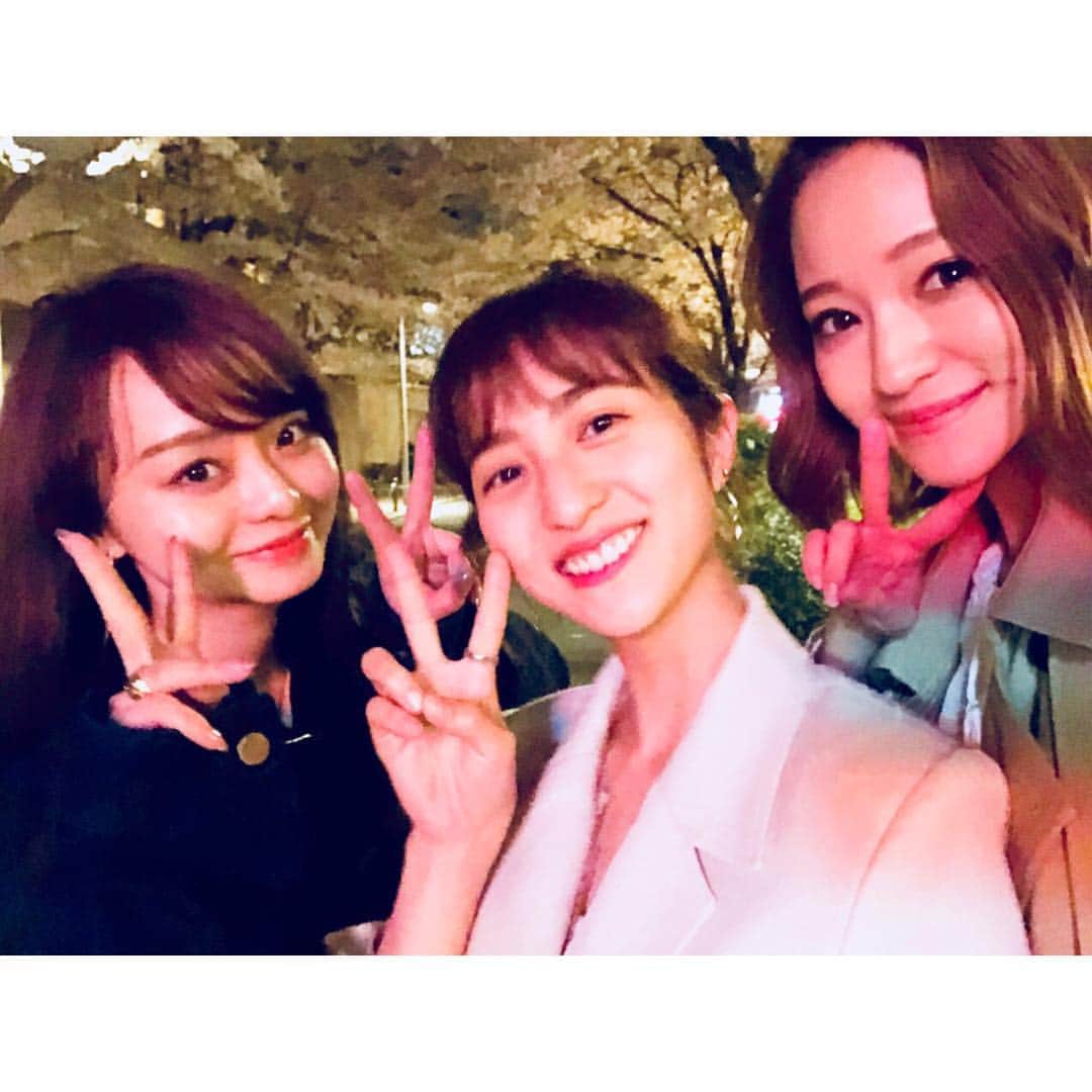 のインスタグラム：「お花見したのよ☺️🌸 気づいたら夜中。。らぶなふたり🌷 @chay1023_official @hironamarubayashi  #お花見 #夜中のはなみさんぽ」