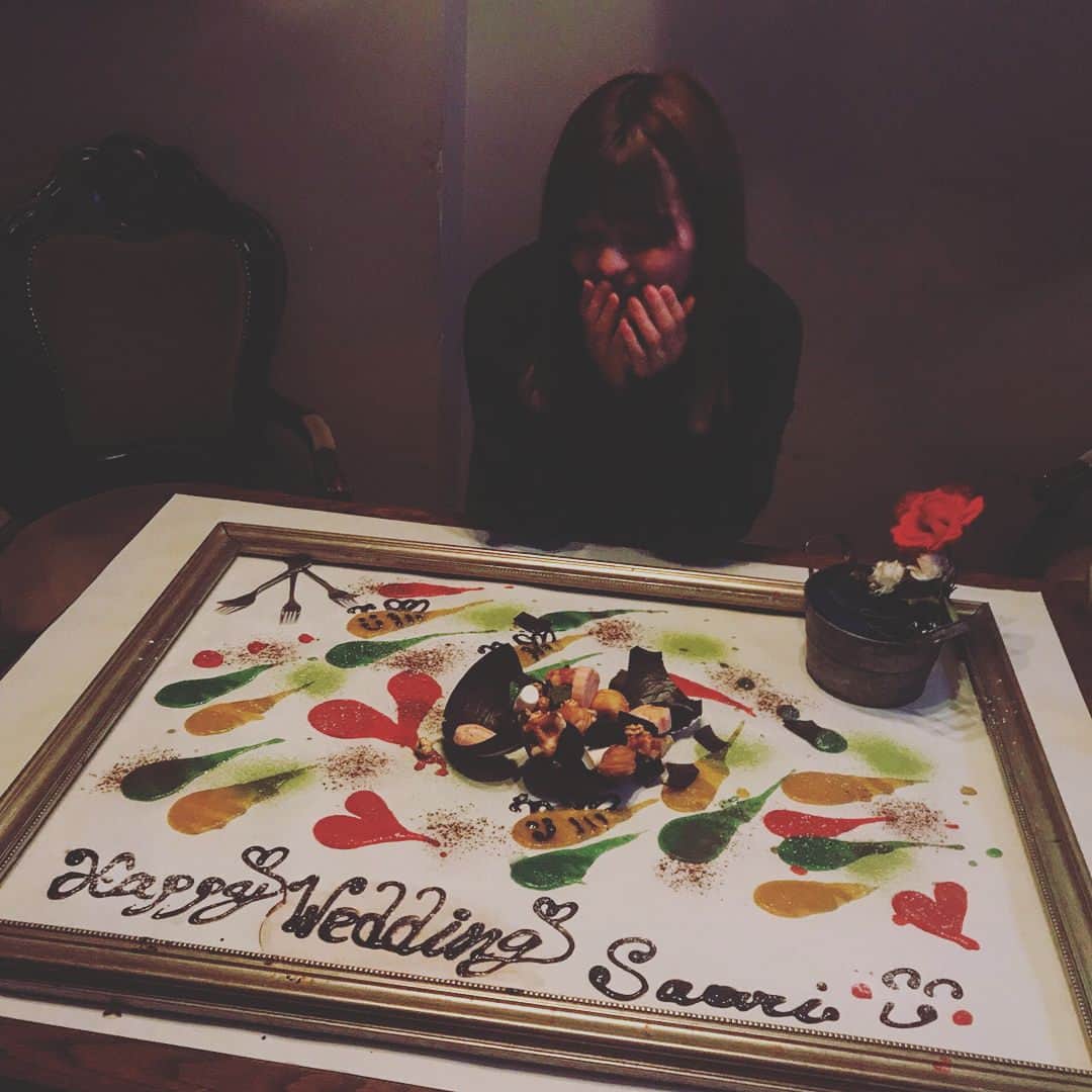 瀬戸サオリさんのインスタグラム写真 - (瀬戸サオリInstagram)「Thank you 🐝2018.2.28 サプライズ嬉しかった…😫💕 . wedding & birthday 👰🏼🎂 ＿＿＿＿＿＿＿＿＿＿＿＿＿＿ #表参道 #サプライズ #デザート  #wedding #birthday  #omotesando  #desrt  #🍰 #🐝 #🍴」3月30日 23時51分 - seto_saori