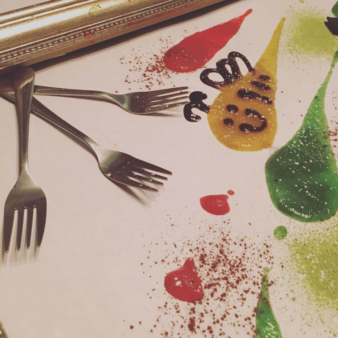 瀬戸サオリさんのインスタグラム写真 - (瀬戸サオリInstagram)「Thank you 🐝2018.2.28 サプライズ嬉しかった…😫💕 . wedding & birthday 👰🏼🎂 ＿＿＿＿＿＿＿＿＿＿＿＿＿＿ #表参道 #サプライズ #デザート  #wedding #birthday  #omotesando  #desrt  #🍰 #🐝 #🍴」3月30日 23時51分 - seto_saori