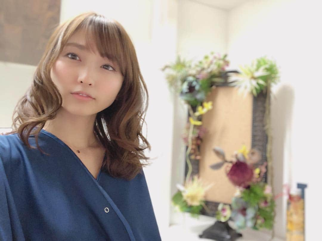 吉木りささんのインスタグラム写真 - (吉木りさInstagram)「LADIANCE&Co. beauty barにて根元カラーとカット、そしてトリートメントをしてもらいました💇‍♀️🌿 髪の毛が生き返りました💕😭✨🍃 いつもありがとうございます🌸☺️✨✂️ #ヘアカラー #ladiance #hair @shoko_ladiance  http://www.ladiance-co.jp」3月30日 16時24分 - risayoshiki0727