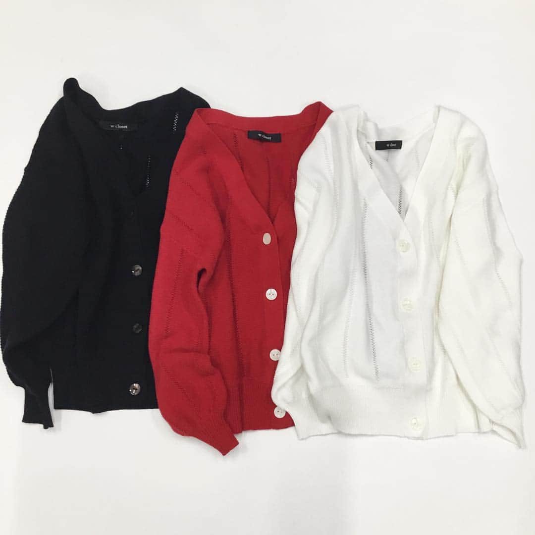 w closetさんのインスタグラム写真 - (w closetInstagram)「《new arrival》 302241 ガーター編みVネックカーディガン¥3900+ tax(オフホワイト.レッド.ブラック) . #wcloset#wearsinc#2018ss#春#春コーデ#カーディガン」3月30日 16時30分 - wclosetwearsinc