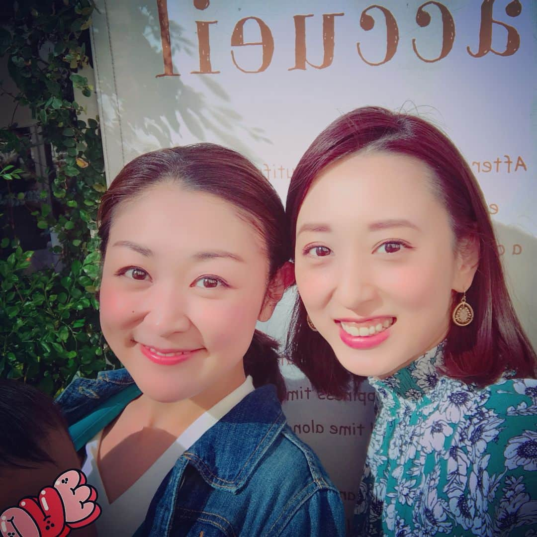 中西麻里衣さんのインスタグラム写真 - (中西麻里衣Instagram)「息子達も一緒にひまりんとデート🌸 HAN AHN SOON新作販売会へ連れてってもらい…赤のワンピースに一目惚れ👗💨その後はアクイーユでランチ🥞✨やっと息子たちも連れてこられました🎉抹茶とバナナ❗️どちらも美味しかったー🤤けど食べすぎたー🐽 #87期#仲良し#デート#お買い物#ハンアンスン#一目惚れ#チビ彼氏#アクイーユ#🥞#うるさすぎ#😂#お腹いっぱい#花粉症#ひどい#鼻水が止まらない#😭#mamagirl#mamalife#男の子ママ」3月30日 17時16分 - 87marii