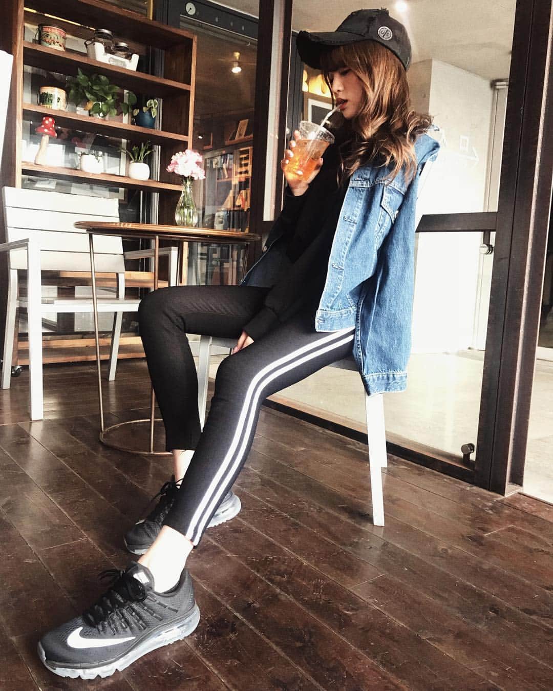 志田友美（ゆうみん）のインスタグラム：「. ㅤㅤㅤㅤㅤㅤㅤㅤㅤㅤㅤㅤㅤ ____#spring ____ ㅤㅤㅤㅤㅤㅤㅤㅤㅤㅤㅤㅤㅤ . 暖かくなってきてうれしー！ でも花粉ヤバー！！！ 一緒に乗り越えましょ🤦🏼‍♀️🤦🏼‍♀️💦 今からワクワクな場所へ…♡ ㅤㅤㅤㅤㅤㅤㅤㅤㅤㅤㅤㅤㅤ . #ootd #nike #shoes #gyda #denim #todayscode #instadaily #shibuya」