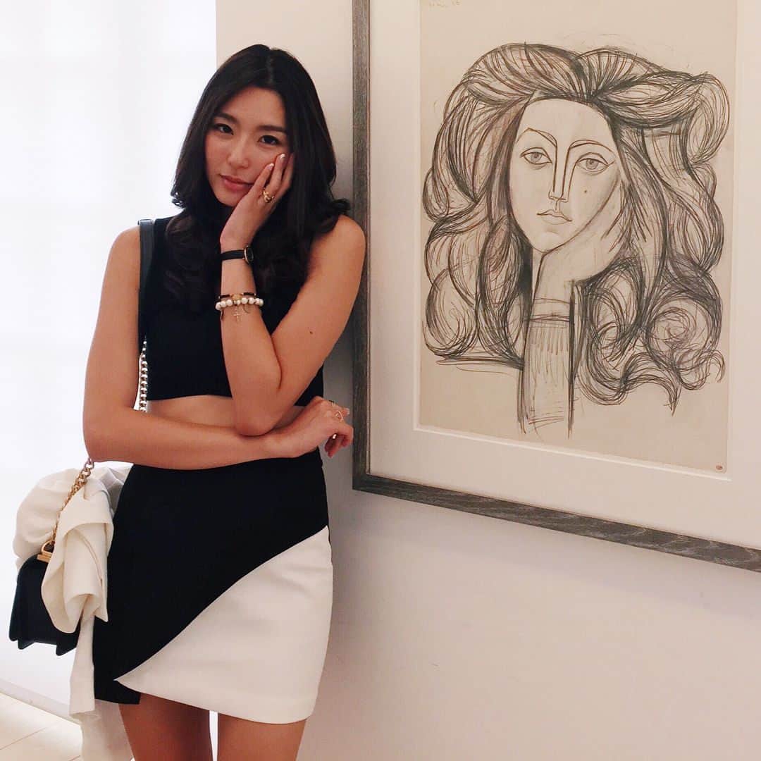 のインスタグラム：「My latest article for @cosmopolitanjapan is “My favorite museum in the world” #LinkInBio 今月のコスモポリタンの連載は『福田萌子が推薦！一度は訪れるべき世界の美術館5選』です✨大好きな#エルグレコ #ダニカラヴァン についても書いています。プロフィールのリンクを開いてチェックして下さい😊 写真のデッサンはパリの#ピカソ美術館 にて。 ・ #cosmopolitan #cosmopolitanjapan #cosmogirl #museam #picasso #elgreco #danikaravan #art」