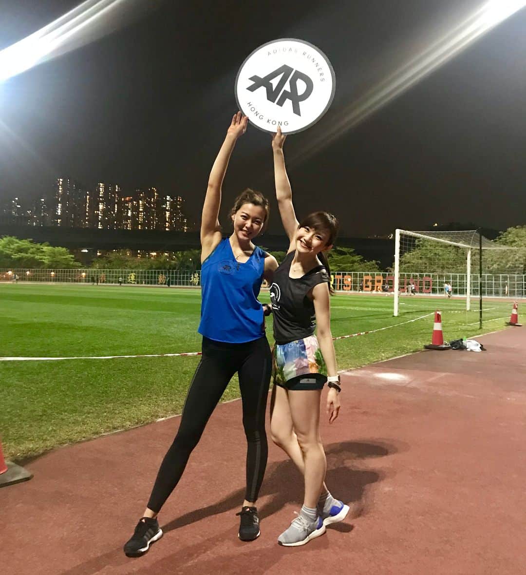 のインスタグラム：「AR Hong Kong/Adi girls night 言語が違っても、ランニングを一緒に楽しめる。 中国語と英語と日本語で大笑いしながら、辛いご飯を一緒に食べる！笑 最高に楽しくて、学びある時間でした😊 みんなの優しさで胸がいっぱいです…❤️☺️ ・ It was great time... Joined adigirlsnight and try to Hong Kong style pot dinner😋 That was so funny we couldn't stop laughing👨‍❤️‍👨 #yesAR 🤣ha Thank you soooo much😊 I’m happy we’re friends🙌☺️ ・ #Adigirlsnight #adidasrunners #adidasrunnerstokyo #adidasrunnershongkong #HongKong #ARcrew #run #running #happyeaster #easterholiday  #香港 #香港旅 #ランニング #友達  #はしゃぎすぎてこけた #ざわめき 笑」
