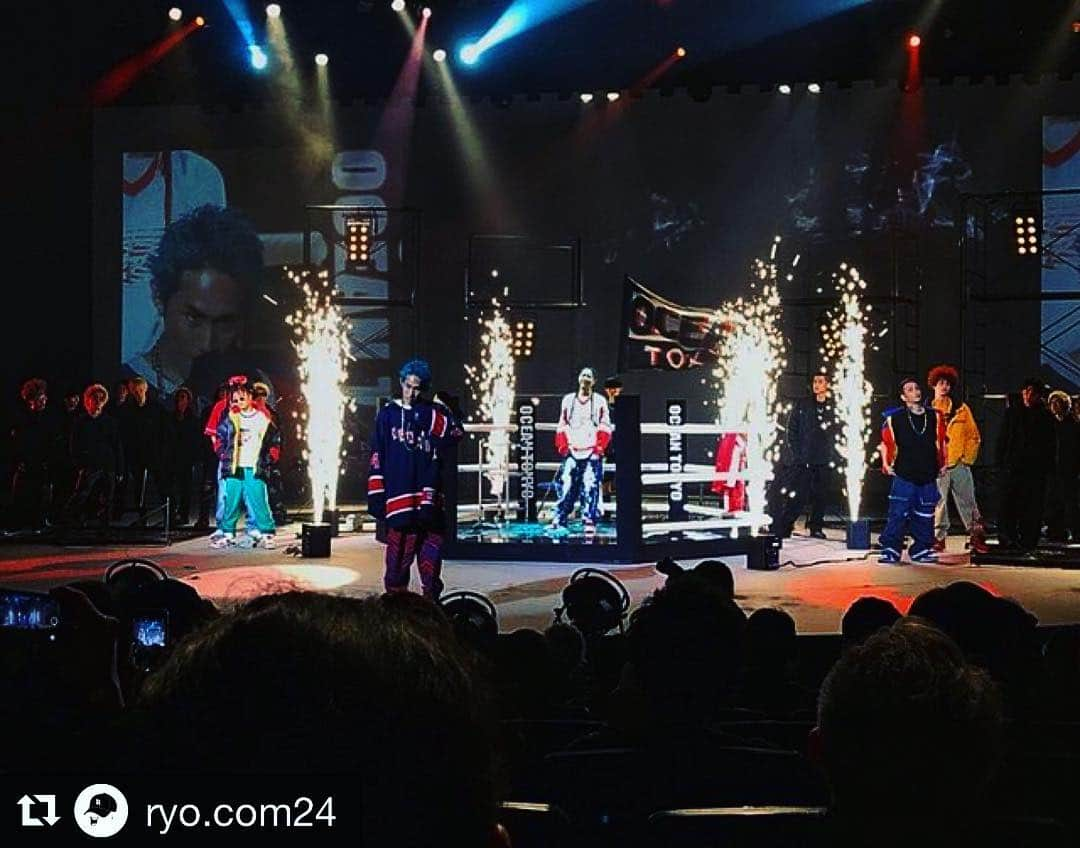 高木琢也さんのインスタグラム写真 - (高木琢也Instagram)「この文章に感動したのでリポスト🔥Glad I chose you @ryo.com24 to be the main model for this hair show!! Thanks brotha!! #Repost @ryo.com24 (@get_repost) ・・・ @ocean_takagi と 幼馴染の @taichi_thisis と 仲良しなダンサーそしてアーティストの @shunsktki と同じステージに立って、それを撮るのは @taiki_the_shooter こんな最高な時間あるんだって思いました。 協力して頂いた、 @oceantokyonet の皆様 そしてイベント関係者の方々そしてイベントのコンセプトにどんぴしゃのスタイリングをしてくださった @tocci1018 さん本当にありがとうございました。 そして、素晴らしいモデルさんたちがたっくさんいる中、こんな自分にあんな大役を任せる琢也はどーかしちゃってるってはじめ思ったけど、本番中琢也の顔見たり、琢也の姿みたらたくさんの琢也が自分にそして仲間や見てる人に伝えたいことがガンガン伝わってきました。俺はちゃんとそのメッセージを受け取ったよ！ありがとう！#oceantokyo #hoyu #projectc」3月7日 14時10分 - takagi_ocean