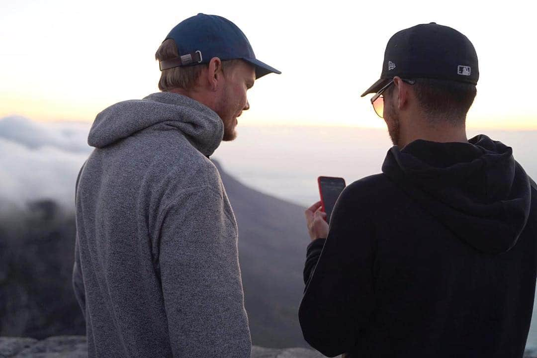 Aviciiさんのインスタグラム写真 - (AviciiInstagram)「Funny how a screen can draw more attention than one of the seven wonders of the world. Remember to look up 👆」3月7日 15時00分 - avicii