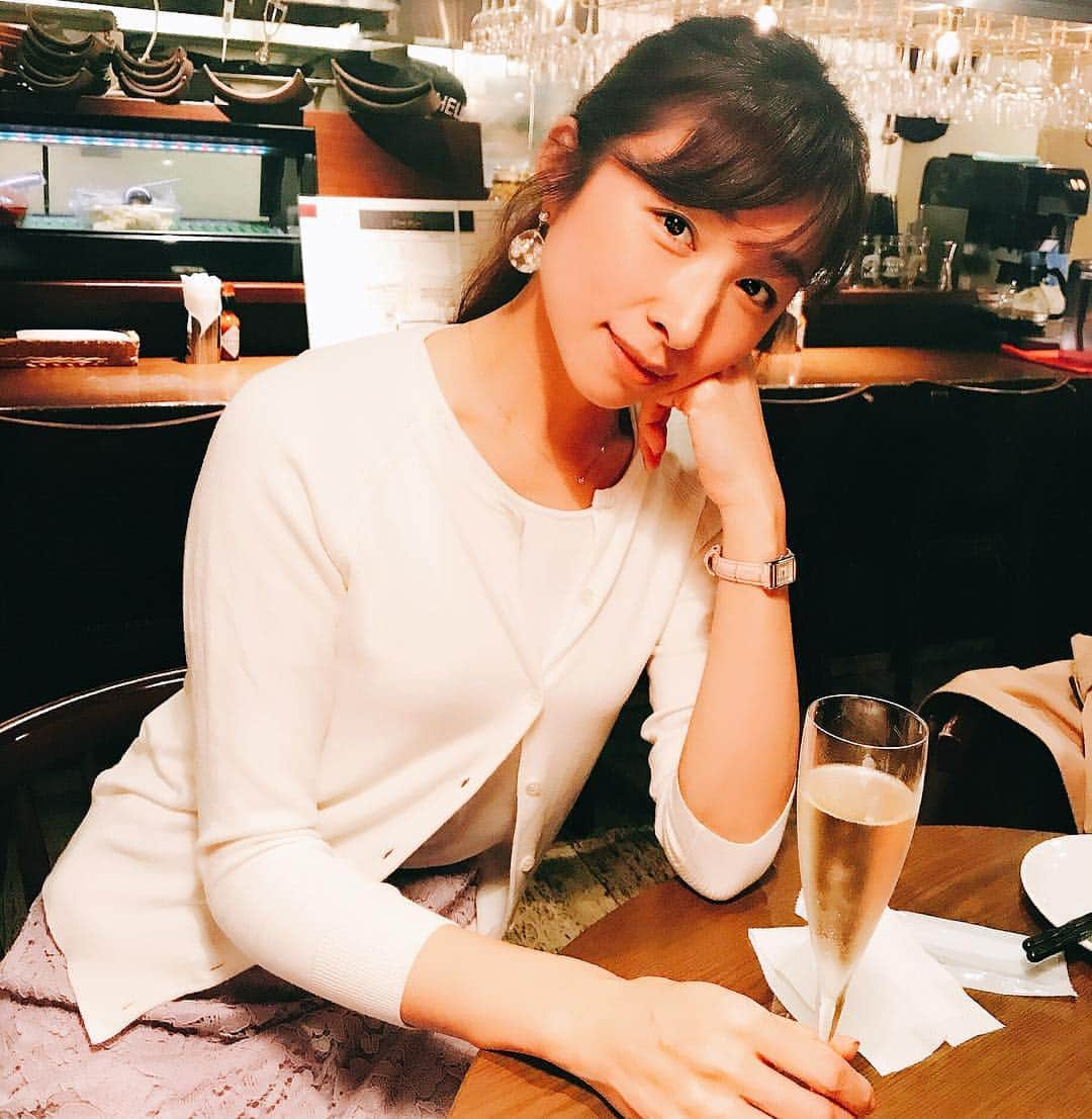 森木美和さんのインスタグラム写真 - (森木美和Instagram)「お疲れ様です☺️🍺✨✨ ちょっぴり東京カレンダー風の写真w 🙄今日はまた寒かったー❄️春来ーい🌸⛳️#乾杯#乾杯シリーズ#乾杯ショット#乾杯女子#cheers #東京カレンダー#東カレ風#港区女子#港区おじさん シリーズ好きです😆#出演希望#あざといやつ#OLコーデ#大人女子#春コーデ」3月7日 20時13分 - miwamoriki