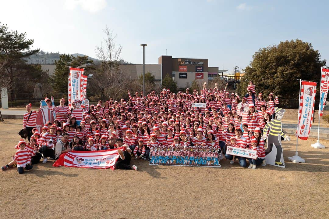 ウォーリーランのインスタグラム：「＼special thanks💕／ ウォーリーラン2018 in 三井アウトレットパーク 滋賀竜王✨ ご参加いただいた、皆さま誠にありがとうございました😊⭐️ 皆さまにとって思い出に残る1日となれば幸いです🙇 皆さまのウォーリー姿、とっても素敵でした👫 #滋賀竜王 #アウトレット #ウォーリーラン #ダイノジ」