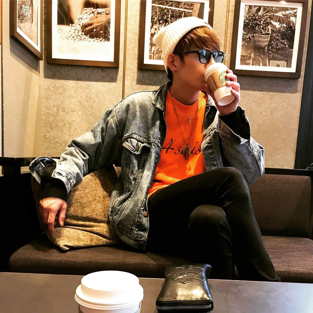 向山毅さんのインスタグラム写真 - (向山毅Instagram)「#starbucks#coffee#鹿児島仙厳園店 #KASACONE #星巴克咖啡#☕️ #西郷どん#segodon #kagoshima #鹿児島 #九州  #beautiful#building  #me#ootd#photo#selfie #with#慧一 #chromehearts #lhp #tommyhilfiger  #collars_kagoshima  #collars_fukuoka  #オシャレ#綺麗#風情がある #スタバ#热黑咖啡 九州最幸〜〜✨ #スタバ巡り」3月7日 21時52分 - take_solidemo