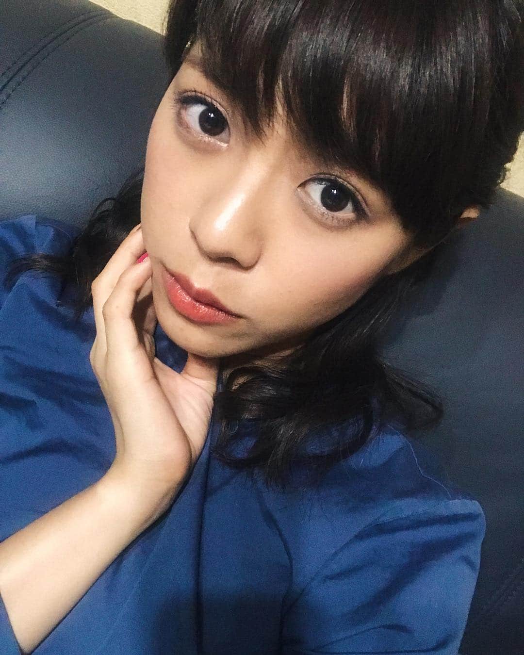 わちみなみのインスタグラム：「今日のメイクお気に入り💄 . 収録、とても楽しかったし、心にジーンときました(^_^*)🧡 . ステキな考えに沢山触れられて嬉しい今日この頃✊グゥ . 今日せっかく展示会に初めて行ったのに、写真撮るの忘れてもーた:;(∩︎´﹏`∩︎);:ショック . #わちみなみ #一個前の投稿のリップ復活させた #未練 #セルフィー ってもう言わない？ #自撮り ？  #自撮りで検索する人とかいないよね笑 #おやすみ〜」