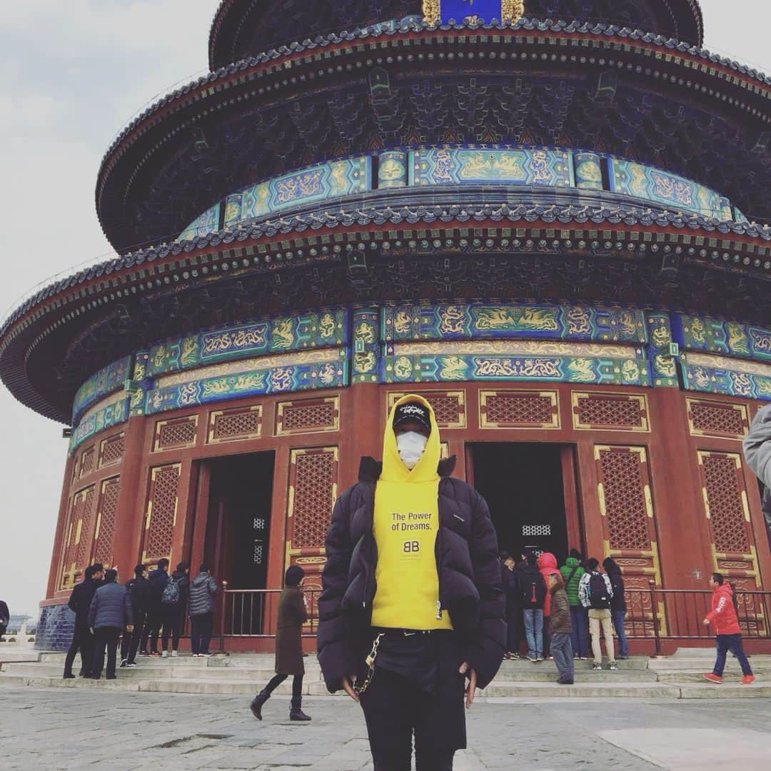 中務裕太さんのインスタグラム写真 - (中務裕太Instagram)「We are in Beijing #北京 #Beijing #generations #北京でも #ぎゅうぎゅうGENERATIONS #わちゃわちゃ #ぎゅうジェネ #ジェネわちゃ #黄色のパーカーは #誕生日プレゼントで #小竹さんから #いただいたお気に入り #CHINATOUR #北京公演 #頑張ります #🇨🇳✨✨」3月7日 22時33分 - yuta_nakatsuka_official