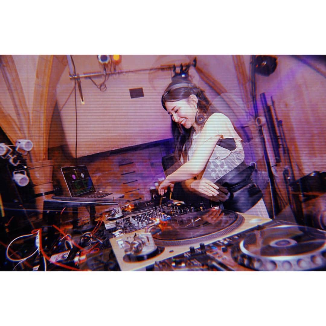 のインスタグラム：「Tonight🌙 #worldkyoto #addiction ・ ・ ・ #dj #djlife #music #hiphop #trap #bass #edm #house #future #beats #electronica  #rock #techno #reggae #openformat #femaledj #japanesedj #girlsdj #djane #femaleproducer #japan #like4like #followme #nightclub #nightkyoto #楽しい」