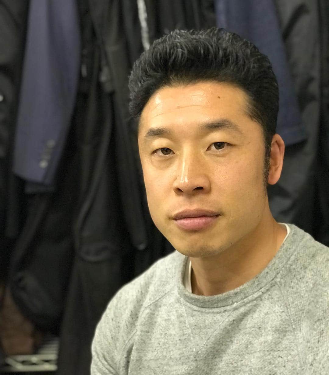 川島明のインスタグラム：「なかやまきんに君  #台湾のスタントマン #ゲーセンのクレーンゲームであと少しで取れそうな瞬間急に真横に来て並んでますアピールする奴 #今食べた寿司の感想を言うまで次の寿司を握りだしてくれない寿司職人 #いつの時間もコインランドリーにいる人 #パチンコで座ってすぐ大当たり引いた時横に座ってた奴がさっきまでその台打ってたんですけどの顔 #小学生の時に手の平に刺さった鉛筆の芯がまだ入ったままだと自慢気に語るニート #アダルトビデオのエアコン設置業者役の男優 #どのジャンルのオフ会にも一人はいる奴 #無課金のアバター #野球選手のドキュメントに出てくるマッサージ師 #中国が無断でつくった実写版ドラゴンボールのベジータ #爆発すると誰もかなわない最狂の芸人」