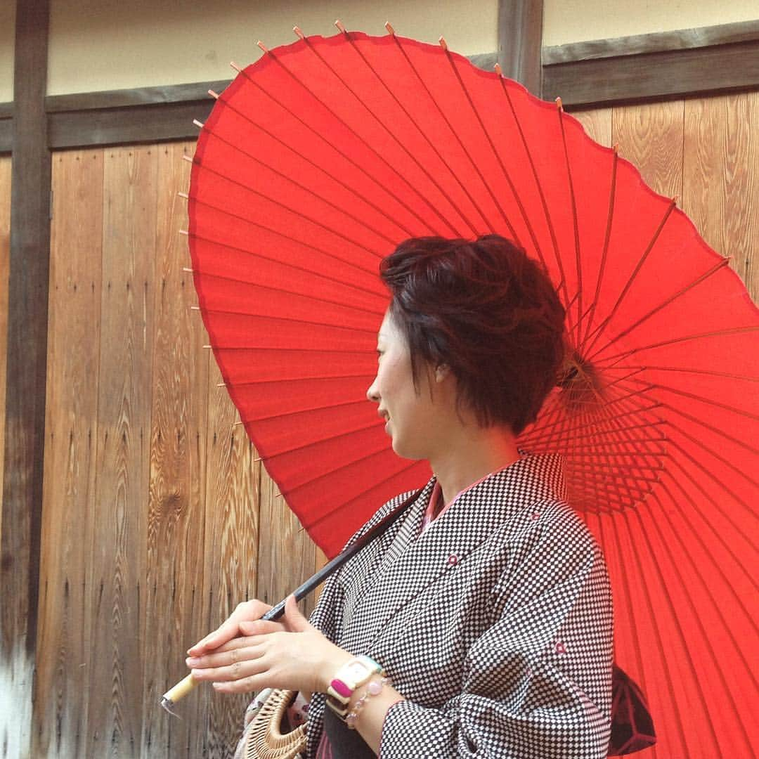 Atsukoさんのインスタグラム写真 - (AtsukoInstagram)「・ wagasa style in Kyoto ・ ・ 長いお休みをしている間に、いつのまにやら年が明け…すでに春めいた季節になってしまいました😅 諸事情がこみいっており、かなり不定期になっておりますが、どうぞよろしゅうお願いいたします。 ・ まだまだ拙いのですが、和傘を使ったポートレート撮影をしていきたく、この場でいいものかと思いつつ、モデルさんの募集をいたします。 ・ 希望といたしまして、男女問わず30代以上の方(できる限りなので、20代の方でも可)、撮影場所は主に京都市内の予定です。 ・ ご興味ございます方は、DMにご連絡くださいませ🙇‍♀️よろしくお願いいたします。 ・ ・ ＊」3月8日 0時35分 - atsuko12