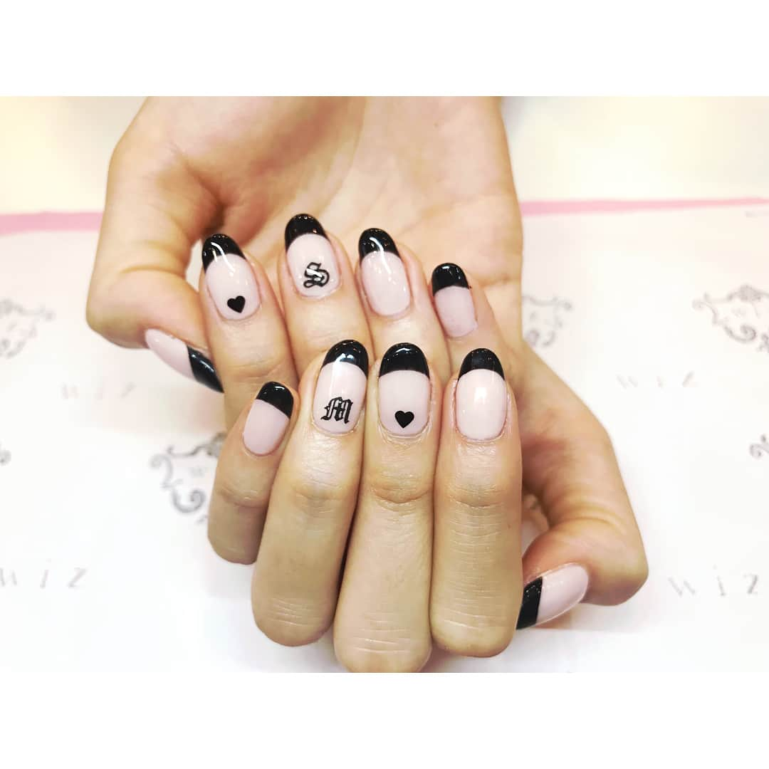 岩﨑名美さんのインスタグラム写真 - (岩﨑名美Instagram)「new nail💅🖤 人生初めてネイルに黒入れてみました🤤お気に入り💋、 @wiznail_0502 @ayaka_shinohara_wiz いつもありがとうございます😊  #nail #nailstagram #黒フレンチ #シンプルネイル #wiznail #shinjuku」3月8日 1時15分 - nami_iwasaki