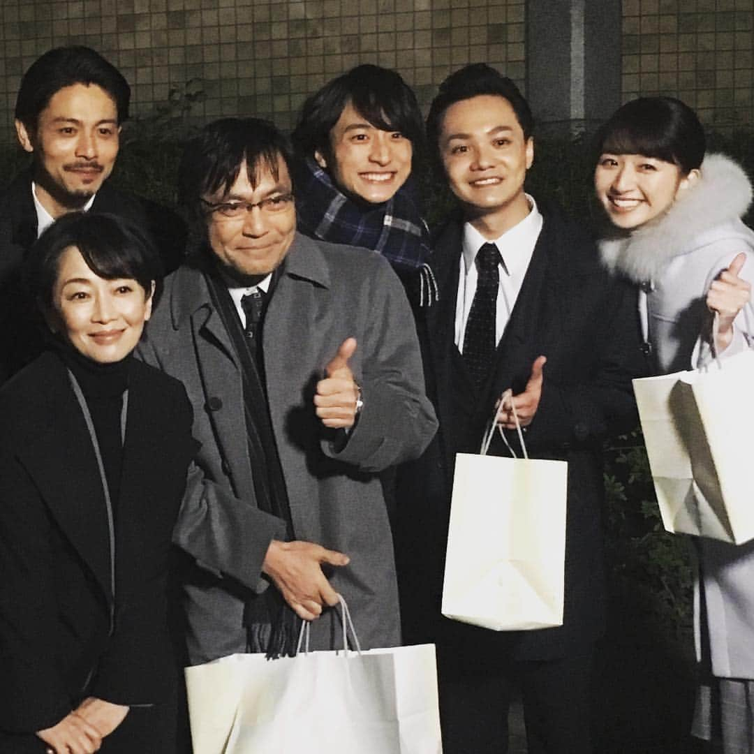 テレビ東京「特命刑事カクホの女」さんのインスタグラム写真 - (テレビ東京「特命刑事カクホの女」Instagram)「カクホなみなさま🚓💨いかがお過ごしですか？東京はあったかくなったり寒くなったり…風邪をひかないよう気をつけてください☺️ ・ さて、お待たせいたしました‼️クランクアップのお写真シリーズ👏✨この日クランクアップしたレギュラー刑事陣のみなさま😆💕最後の最後まで外ロケは極寒でしたね🤧でも皆さん本当にいい笑顔ですね🤗今夜は最終回目前のストーリー予告もアップ予定ですので、お見逃しなく‼️#オフショット #撮影現場 #班長 #金曜8時のドラマ #カクホの女 #名取裕子 #麻生祐未 #伊東四朗 #鶴見辰吾 #高橋克典 #渡辺いっけい #吉沢悠 #小関裕太 #今野浩喜 #鹿沼憂妃 #菅裕輔 #テレビ東京」3月8日 10時53分 - kakuho_tv