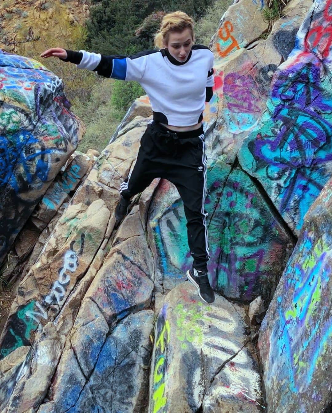 タイラー・ピアースさんのインスタグラム写真 - (タイラー・ピアースInstagram)「Had fun today exploring Graffiti Waterfalls with @terrill13」3月8日 11時49分 - tyler___pierce