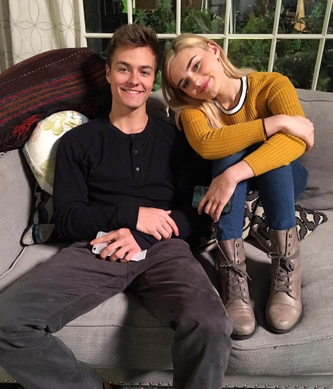 ペイトン・マイヤーさんのインスタグラム写真 - (ペイトン・マイヤーInstagram)「Tonight 9:30pm on ABC!! #americanhousewife @megdonnelly」3月8日 9時12分 - peytonmeyer