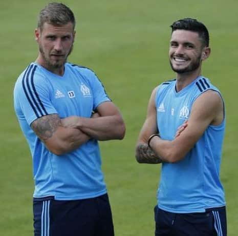 のインスタグラム：「Bon anniversaire mon frérot ❤️❤️🎊🎊🎉🎉🎉 #om」
