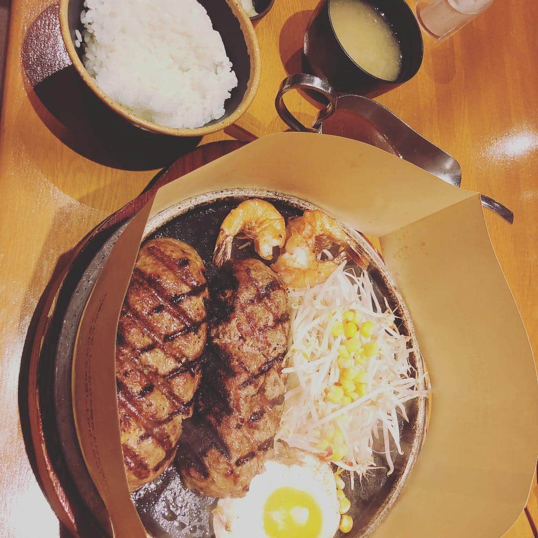 佐藤勇のインスタグラム：「久しぶりに外食(^○^) いっぱいたべまーす！！ #ハンバーグ#おなかすいた#3月8日#たくさん食べます#ライスと味噌汁付き」