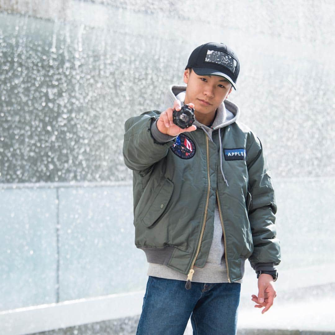 のインスタグラム：「7 歳の時にBboyingを始め、無敵の快進撃でKidsの世界大会を総ナメ。他の追随を許さない、SHIGEKIXさん（@bboyshigekix ）は唯一無二の存在だ。2018 年ブエノスアイリスユースオリンピックでは金メダルに一番近いBboyである。 . Starting b-boying at the age of 7, Shigekix ( @bboyshigekix ) has won a sweeping victory at the Kids world competitions and earned several titles in a short amount of time.He is unique and has no equal in b-boying. He is surely the most expected player to win a gold medal in the Buenos Aires 2018 Youth Olympics. . #gzeye #casio #teamgzeye #teamgshock #bboy #bboying #breakdancer #ブレイクダンス」