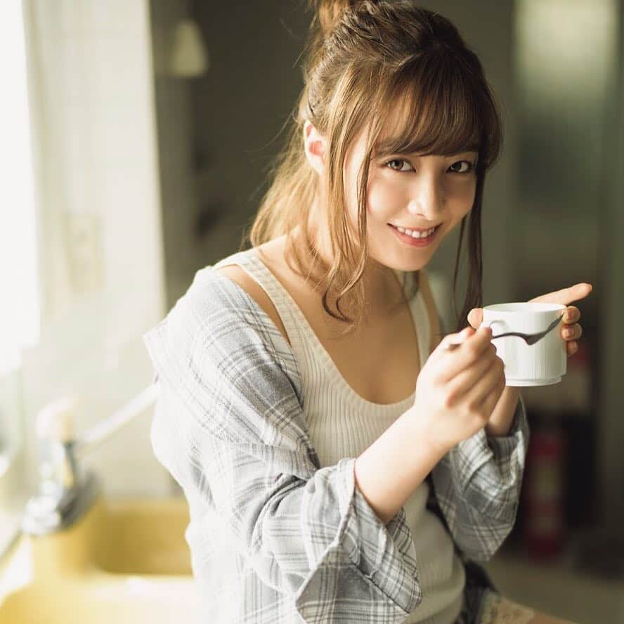 週刊少年マガジンのインスタグラム：「発売中の週刊少年マガジン14号のグラビアは #橋本環奈 さん！ クオカを50名様に！」