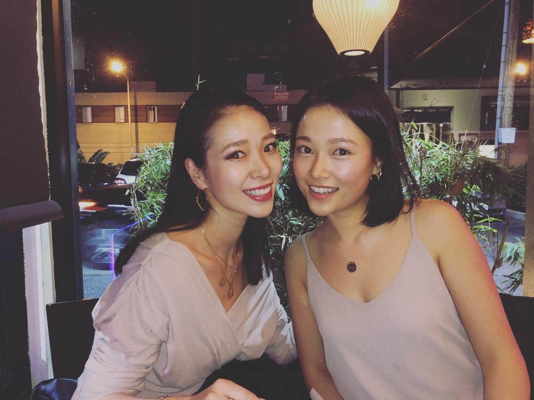 草刈麻有のインスタグラム：「姉の仕事のお手伝いで、ロスに来ております。 #LA#お仕事#姉妹#弾丸」