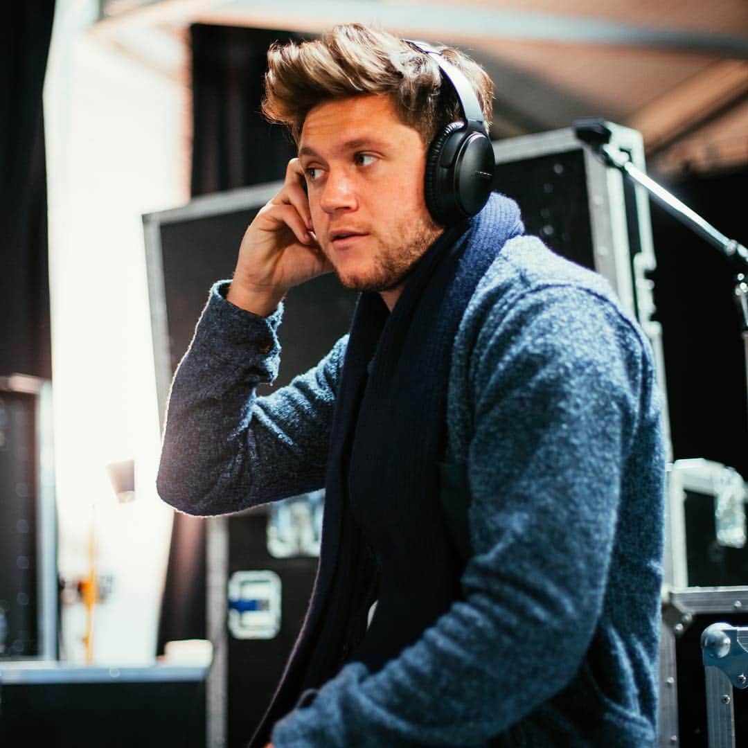 ナイル・ホーランのインスタグラム：「London ! Win a chance to see the #FlickerWorldTour with @Bose or visit a London #BoseStore . https://www.bose.com/niallhoran」