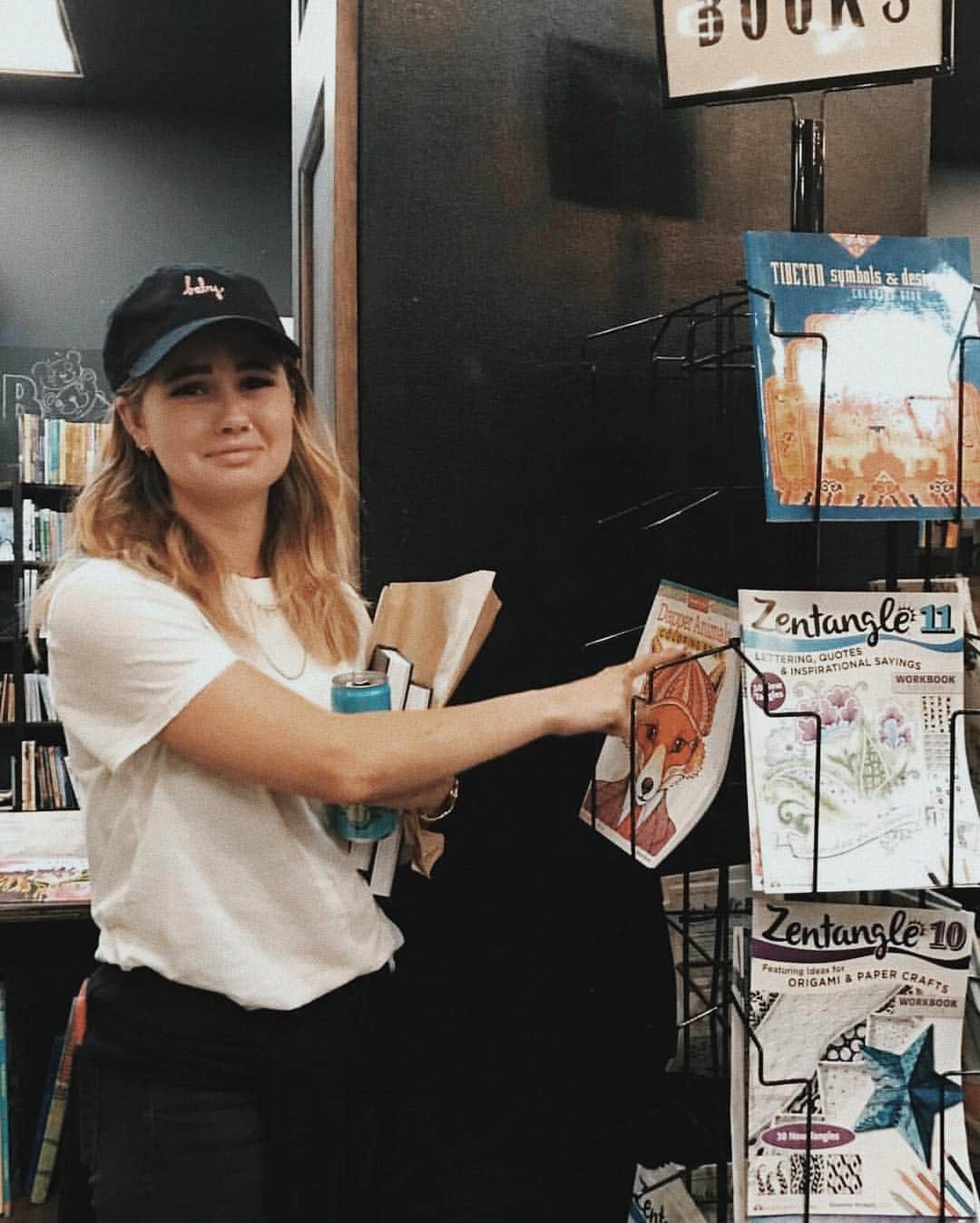デビー・ライアンさんのインスタグラム写真 - (デビー・ライアンInstagram)「I’m allowed to cry in public abt cute things that move me like all the dimensional, thoughtful women around me who inspire and pour into each other, or like a coloring book depicting Dapper Animals or something 📸: @oliviawelch02」3月9日 9時19分 - debbyryan