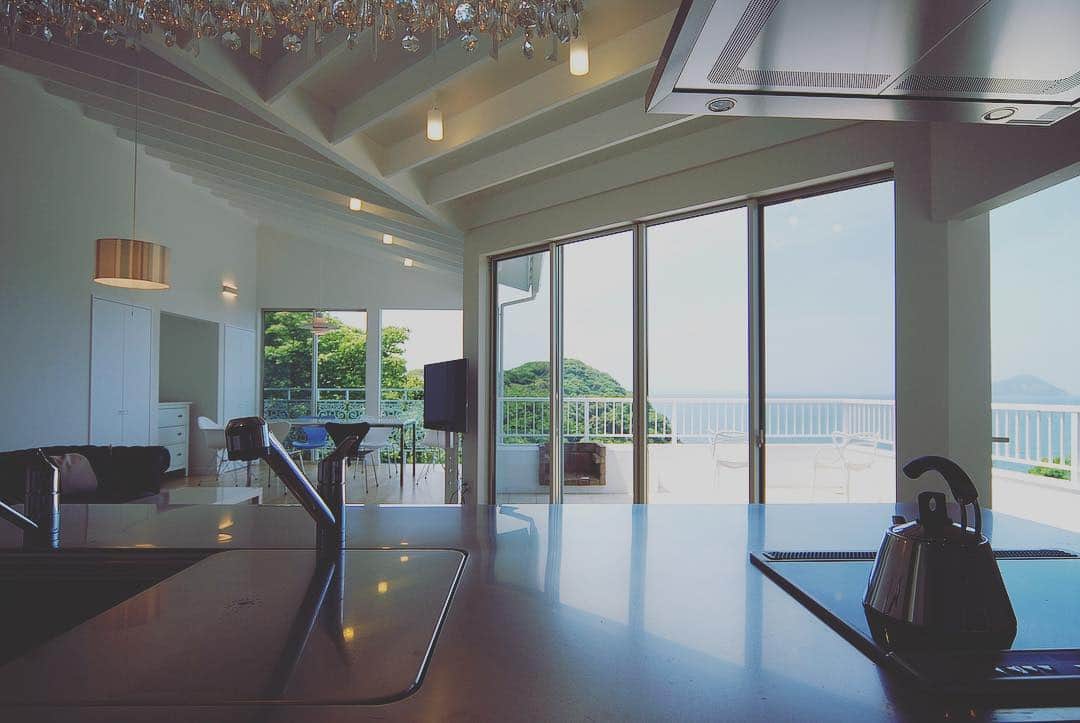 COGITEさんのインスタグラム写真 - (COGITEInstagram)「Villa M/別荘/福岡県糸島市/2014年完成/リノベーション  #cogite #コギト #宮崎県の設計事務所 #海が見える家 #oceanview #別荘 #Villa #糸島 #姫島 #リノベーション #renovtion #テラス #terrace #家づくり #architecture #建築家とつくる家  #建築家 #architecturephotography  #buildings  #design  #photography  #art  #contemporary  #green  #interior  #interiordesign  #modern  #landscape  #nature #livesliving #福岡県」3月9日 10時49分 - cogite_jp