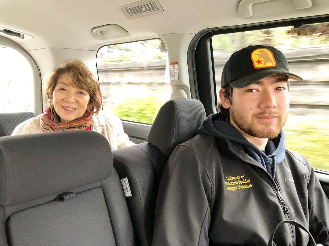 マキ・コニクソンさんのインスタグラム写真 - (マキ・コニクソンInstagram)「息子CJを無事にピックアップしてこれから奈良の法隆寺にGo! 💨CJは小さい頃からナエコちゃんっ子！いいねーー！😊楽しい旅行！🚐 #食べ歩きの旅」3月9日 11時12分 - makikonikson