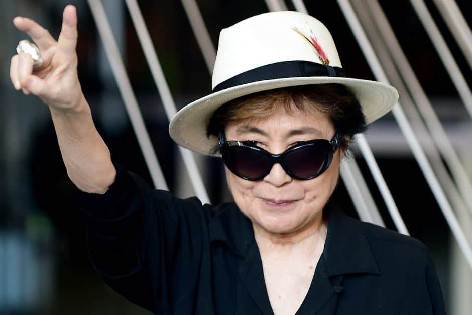 オノ・ヨーコのインスタグラム：「PEACE IS POWER! Happy International Women’s Day! yoko」