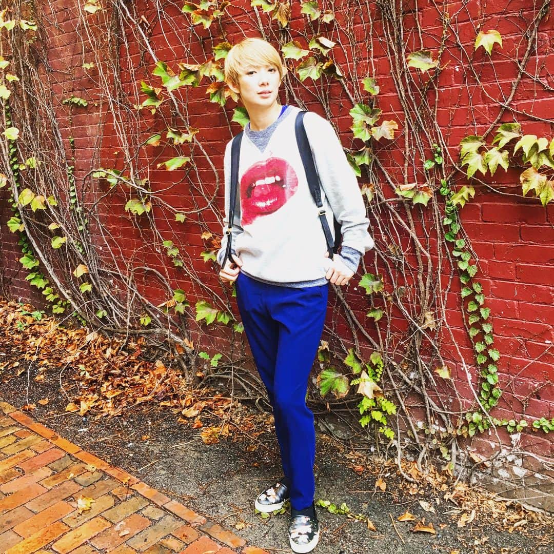沙央くらまさんのインスタグラム写真 - (沙央くらまInstagram)「今日も雨☔️ですね〜  写真を整理していたら、、、 ボストンに住む弟の元へ、 プチ語学留学&ボイトレに行ったのを思い出しました❤️ また行きたいなぁ♪  ステキな教会でレッスンを受けたのは忘れられない思い出❤️ サプリオタクの私としては、 サプリ王国の#アメリカ で、 #wholefoods マーケットに行くのも毎回の楽しみw  芸術を愛する人々の街#boston 。  皆さまも是非行ってみてくださいね♪  #沙央くらま #コマスタ #ボイトレ  #サプリメント #wholefoodsmarket」3月9日 13時37分 - kurama_sao