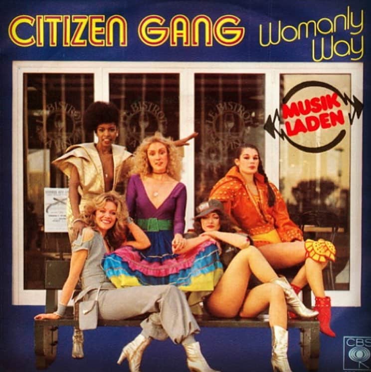 カミラ・ロウさんのインスタグラム写真 - (カミラ・ロウInstagram)「Women’s Day! Here’s the record cover of my mom’s 1979 lady band! I love you. Thank you for inspiring me every day and being a strong badass lady / best mom ever ♥️」3月9日 14時27分 - fingermonkey