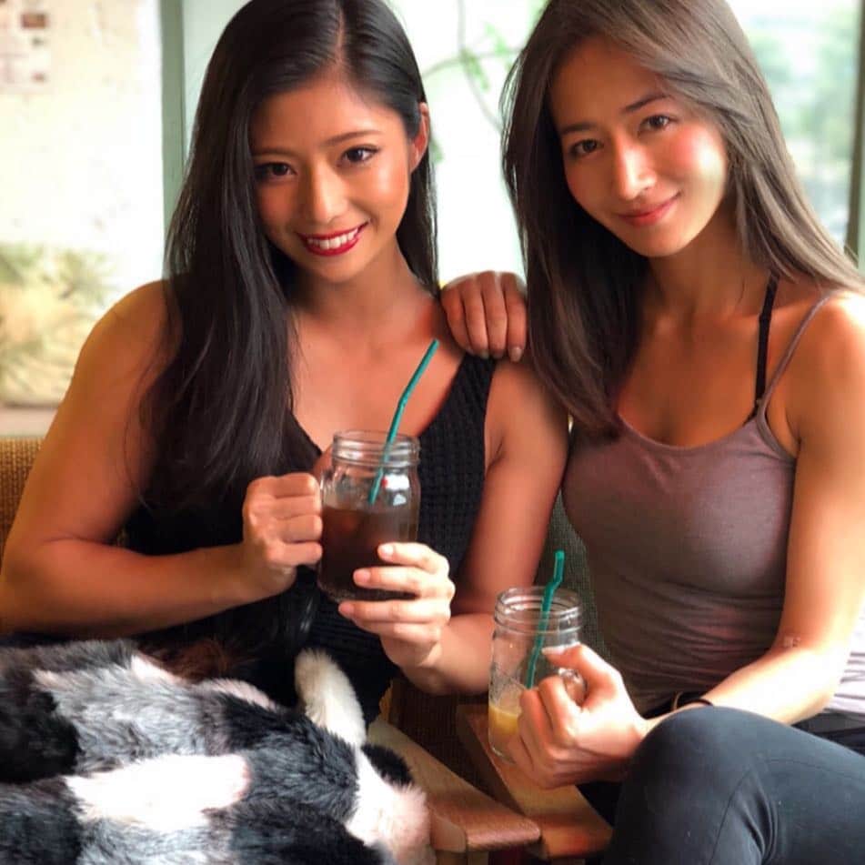 のインスタグラム：「＊ Maya & Mai❤️ ＊ ＊ まやの一時帰国中にランチ🍖 いつも自然体な彼女が好きだ💓 ＊ ＊ チーム#超人女子」