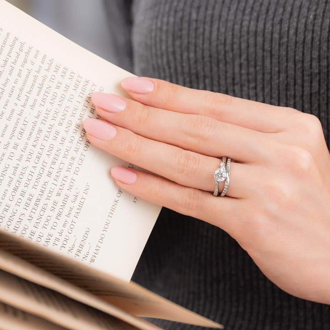 婚約・結婚指輪のI-PRIMO（アイプリモ）公式アカウントさんのインスタグラム写真 - (婚約・結婚指輪のI-PRIMO（アイプリモ）公式アカウントInstagram)「* そっと感じる大切な人の想い。 おふたりの人生に寄り添う運命のリング。 婚約指輪：アンドロメダ #アイプリモ_アンドロメダ 結婚指輪：ペルセウスLD #アイプリモ_ペルセウス * #iprimo #アイプリモ #婚約指輪 #結婚指輪 #ブライダルリング #エンゲージリング #マリッジリング #プレ花嫁 #結婚準備 #婚約 #結婚」3月9日 17時05分 - iprimo_official