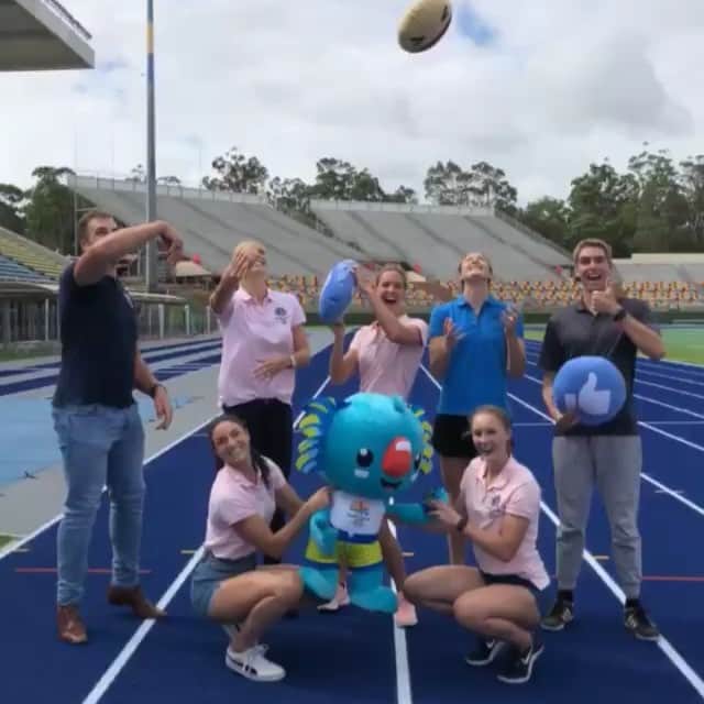 ライリー・デイのインスタグラム：「Only love, likes and laughter around here... and also Borobi」