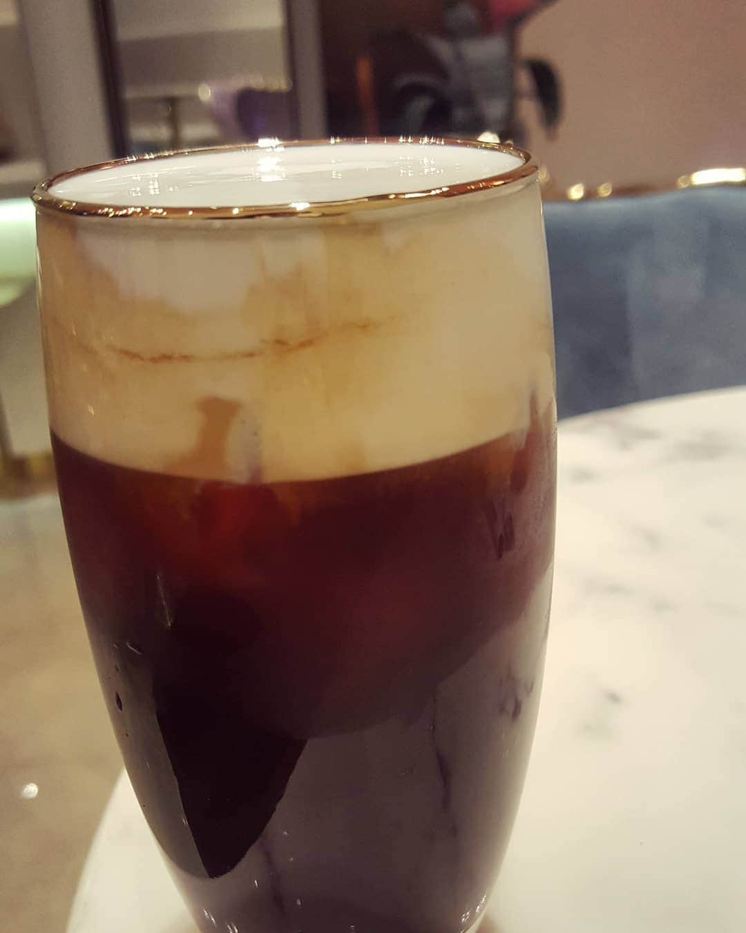 ユン・ダヨンさんのインスタグラム写真 - (ユン・ダヨンInstagram)「맛있는 커피에 열정적으로 사진까지 찍어주는 사장님 최고👍@cest.eva #좋아요#coffee」3月9日 19時34分 - _yundayeong
