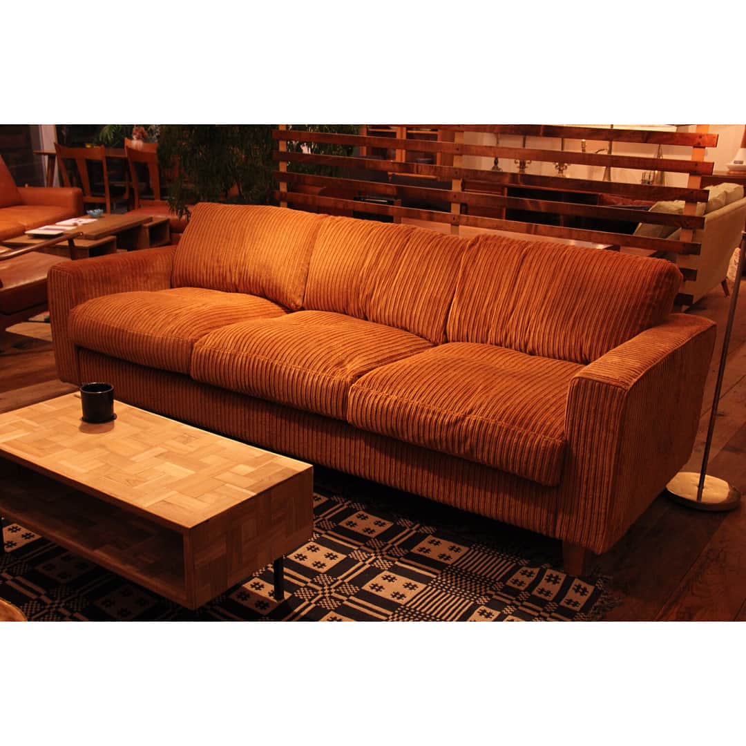 ACME Furnitureのインスタグラム