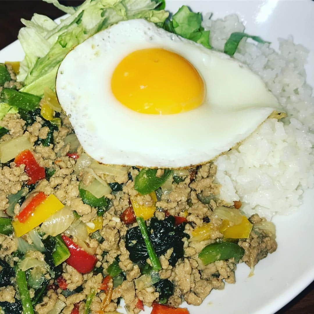 佐々木彰生のインスタグラム：「初ガパオ。ナンプラー最高！ #男飯  #ガパオライス  #ナンプラー」