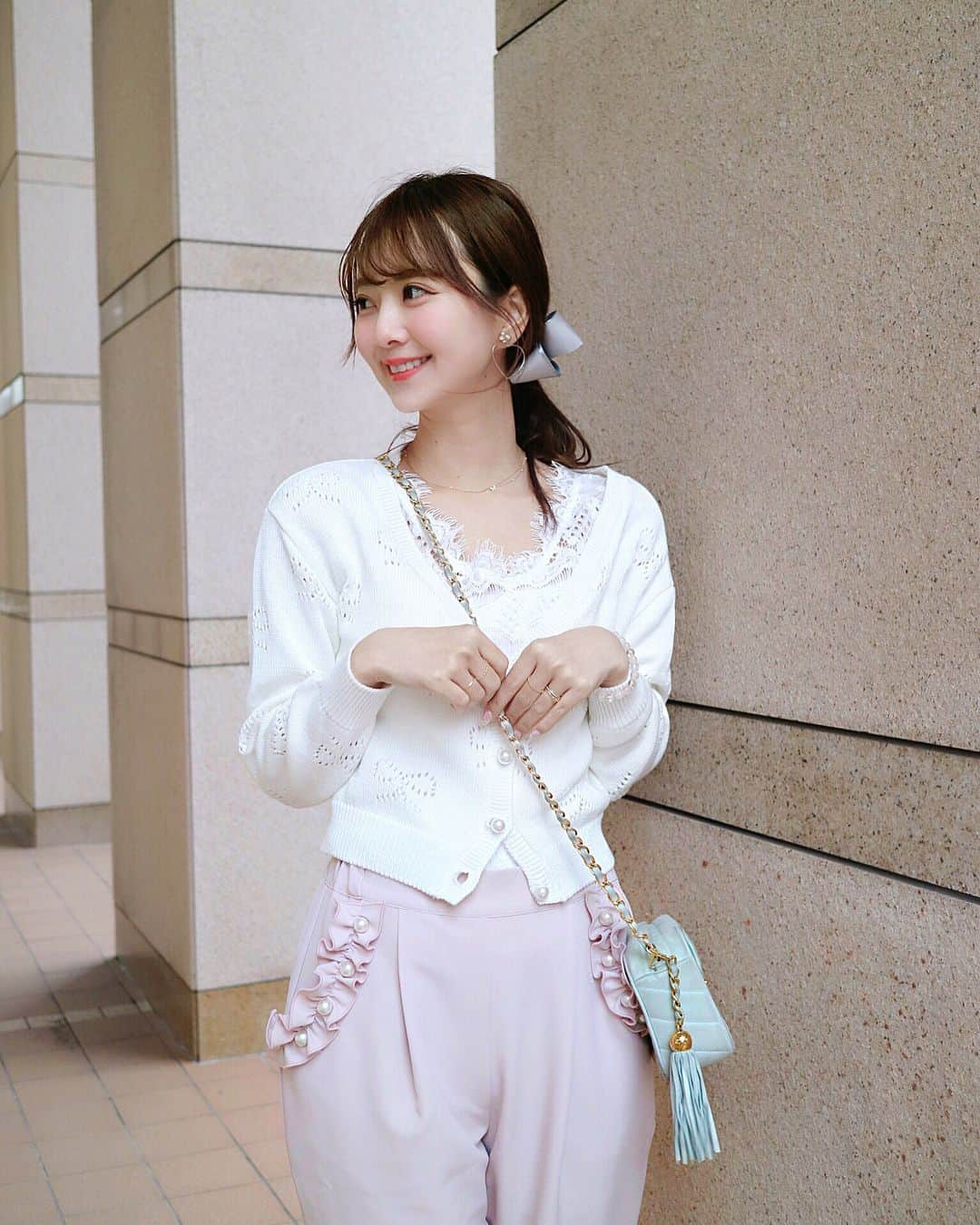 中田絵里奈さんのインスタグラム写真 - (中田絵里奈Instagram)「🌸☁️🌸☁️ . 今日も意外と寒かったので パンツコーデに☺︎ 明日は暖かくなるかな…🌷 . 花金の今夜はお家で「ちはやふる」🍡 大好き(๑>◡<๑)💕 . clothes ♡ @lerevevaniller . bag ♡ @chanelofficial . pumps ♡ #salvatoreferragamo . . . #ootd #code #coordinate #fashion #コーデ #コーディネート #vaniller #ヴァニレ #girly #style #outfit #instafashion #feminine #데일리록 #코디 #오오티디 #일본」3月9日 22時01分 - erinanakata