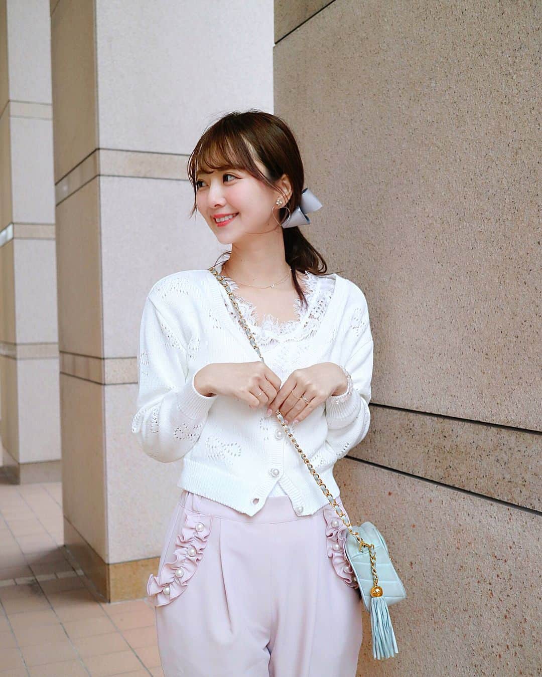 中田絵里奈さんのインスタグラム写真 - (中田絵里奈Instagram)「🌸☁️🌸☁️ . 今日も意外と寒かったので パンツコーデに☺︎ 明日は暖かくなるかな…🌷 . 花金の今夜はお家で「ちはやふる」🍡 大好き(๑>◡<๑)💕 . clothes ♡ @lerevevaniller . bag ♡ @chanelofficial . pumps ♡ #salvatoreferragamo . . . #ootd #code #coordinate #fashion #コーデ #コーディネート #vaniller #ヴァニレ #girly #style #outfit #instafashion #feminine #데일리록 #코디 #오오티디 #일본」3月9日 22時01分 - erinanakata