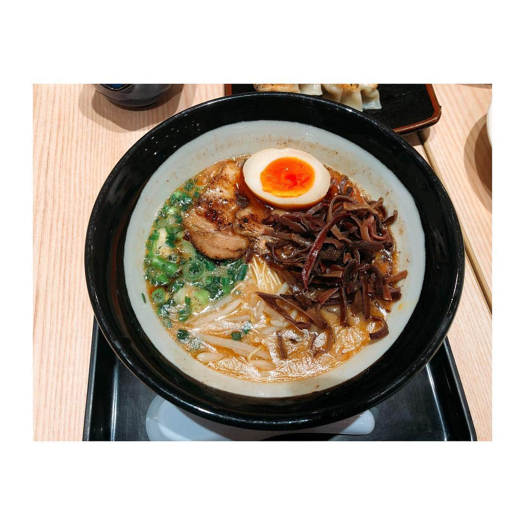 廣瀬茜さんのインスタグラム写真 - (廣瀬茜Instagram)「リハ後にチャージ🍜🔥 明日はAVEST！duoのトップバッター！ガツンとかまします。 #由丸 #黒ラーメン #焦がしニンニク #ラーメン #麺活 #麺スタグラム」3月9日 23時14分 - akane_bandmaid