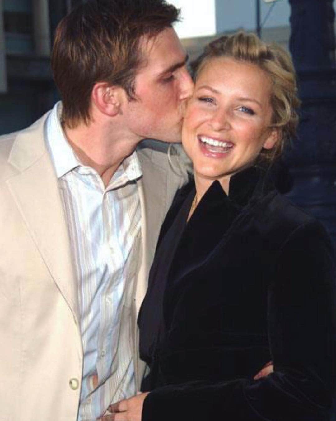 ジェシカ・キャプショーのインスタグラム：「#FBF Love, love, love...」