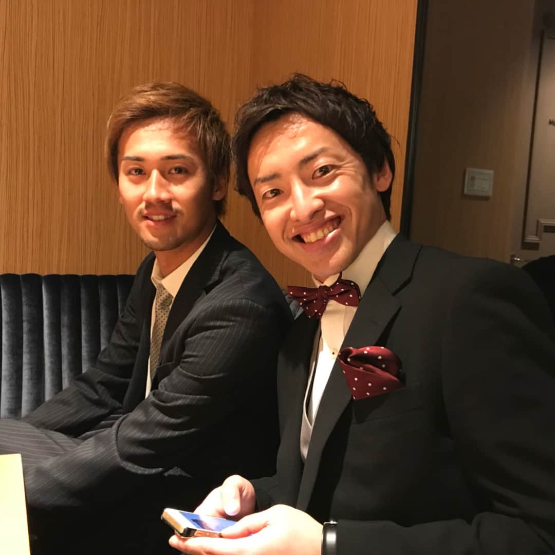 花井聖さんのインスタグラム写真 - (花井聖Instagram)「年末にジュニアユースの頃からの友人の結婚式に行ってきました。 久しぶりに会えた人たちばかりで楽しかった。何年たっても変わらない最高の仲間。 . #名古屋グランパス #仲間 #1枚目の写真撮る時にでら名古屋の応援歌をみんなで熱唱 #名古屋のチャントは今でも10以上は歌える #遅くなったけどミツ、アヤコちゃん結婚おめでとう！」3月10日 13時40分 - sho___1110