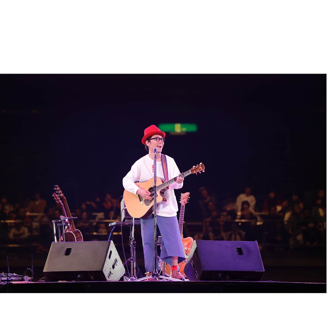 J-WAVEさんのインスタグラム写真 - (J-WAVEInstagram)「. 両国国技館で開催中のJ-WAVE TOKYO GUITAR JAMBOREE -YOUNG BLOOD- supported by azabu tailor フォトレポートをお届けします🎸 . つづいて登場したのは 《ハナレグミ》 . #ハナレグミ  #tokyoguitarjamboree #youngblood  #jwavelive #jwave #live .  @kamiiisaka」3月10日 20時06分 - jwave813